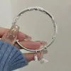 Kwiat Bangle Like Brocad Stamen Butterfly Bransoletka Bransoletka Solidna Push Pull Młodzież wytłoczona jedwabna samica