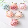 Fleurs décoratives 10pcs soie artificielle coeur rond tête de rose pour couronnes de Noël décor arc de mariage accessoire maison pot de fleurs ornemental