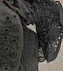 Robes de travail tempérament minoritaire français coton une épaule à volants haut élastique brodé creux mini jupe taille ensemble 2 pièces