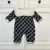 Neue Baby-Overalls, plissierter Spitzen-Revers-Body für Neugeborene, Größe 66–90, kontrastierender, karierter Krabbelanzug für Kleinkinder, 25. Okt