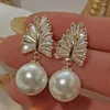 Studörhängen Elegant Lady's Gold Plated Pearl Fashion Jewelry Party Student Simple Accessories Sweet Feather for Woman