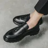 Klädskor loafers män plattform tjockt tassel formell affärsslipon bekväm herrläder casual oxford 231026