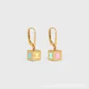 Collier de boucles d'oreilles Designer 2023 Nouveau Triumphal Arch Square Sugar Macaron Boucles d'oreilles Collier de chaîne de collier de conception carrée femelle Twwu