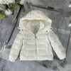 2023 Baby Designer Clothes Piumino per bambini nuovi Famiglia Inverno Ragazzi e ragazze Peluche con cappuccio spesso Piumini Abbigliamento per bambini