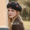 Berets Polka Dot Wool Beret Women's Retro Warm Thickening Painter Hat Ladies Fashion Pumpkin Caps Wild Autumn Winter Women Cute Berets 231027