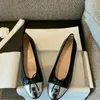 Paris lyxdesigner svart balettlägenheter skor kvinnor märken quiltade äkta läder glid på ballerina rund tå mode dam klänning skor kanal6