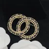 Gouden ronde letters broche voor dames dames luxe vintage zilveren broches hoge kwaliteit sprankelende diamanten parel kristal broche sieraden