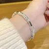 Kwiat Bangle Like Brocad Stamen Butterfly Bransoletka Bransoletka Solidna Push Pull Młodzież wytłoczona jedwabna samica