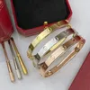 Ontwerper Schroefarmband Mode-sieraden Bangle Rose Gold Sier Titanium Staal Diamanten Armbanden Nagelarmbanden voor Mannen Vrouwen 17 18 19 21 22 Grootte