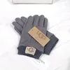 Gants Designer Automne et hiver chaud peluche coupe-vent mitaines à cinq doigts fourrure intégrée plus velours daim anti-dérapant cyclisme lettre marque gants 001