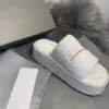 Designerskie buty Balecaga furry platforma sandała grube podeszte kapcie kobiety zima podwyższone litery komfortowe w środku. futra futrzana slajd 3lt9l