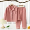 Pyjama 1-16 jaar Peuter Baby Kids Jongens Casual Pyjama Pak Jongen Lange mouw Voorvak Revers Tops Broek Meisjes Sets 231027