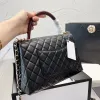 Sac à main designer, sac à bandoulière, sac à main caviar perlé sirène, chaîne de quincaillerie cousue en cuir de veau, poignée luxueuse, style français de luxe pour femmes