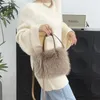 Sacs de soirée Luxe Fausse Fourrure Dames Épaule Carrée Hiver Fluffy Femme Sac À Bandoulière Doux Fourrure En Peluche Femmes Petits Sacs À Main Bourse