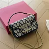 مصممي الأزياء Crossbody Bag Utes Patent Leather Envelope Counter Counter Fact