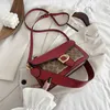 Negozio di borse Outlet 2023 Nuova spalla sotto le ascelle Piccola piazza a contrasto di colore Crossbody Articoli di fabbrica Borsa di grande capacità Stile designer da donna