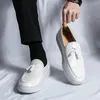 Scarpe eleganti Uomo Sneakers Moda casual Mocassini con nappe da passeggio Calzature comode Sport in pelle di lusso Grandi dimensioni 231026