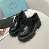 Designer Soft Cowhide Platform Sneakers gummi svart glänsande läder tjock rund tå sneakers tjocka sulskor storlek 35-40