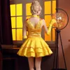 Costumes d'Halloween Costumes de Cosplay Costume d'Halloween Nouvelle robe courte de princesse jaune rose Collier en V Sangle Jeu de rôle sur scène Costumes de groupe d'esprit d'Halloween