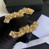 Tasarımcı Broş Kadınlar Erkekler Tasarımcı Marka Mektup Broşlar Altın Kaçma Kristal Rhinestone Mücevher Broşlar Charm Pearl Pin Noel Günü