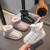 Stivali 2024 Scarpe da bambina Stivali invernali da neve per bambini Plus Velluto Ispessimento Ragazzi Ragazze Stivaletti impermeabili in cotone antiscivolo Botas 231026