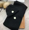 Fashion Fluffy Beanie Hat and Scalf Set Luksusowe czapki mężczyzn Mężczyznę Kobiety luksusowe projektanty szaliki rękawiczki zimowe szaliki