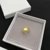 Роскошные дизайнерские ювелирные изделия Высокое качество Золотые кольца с буквами Мужская вечеринка Свадебная пара Одежда Орнамент Обручальные кольца для женщин