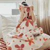 Decken Nordic Ins Stil Gestrickte Samt Decke Cartoon Blume Multi-funktionale Casual Sofa Abdeckung Bett Ende Dekorativ