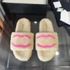 高品質のスリッパウールスキンシープスキンインソールスライドサンダルフラットスリッパデザイナー女性ソフト冬の豪華な豪華な毛皮のゴムの靴底114