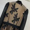 Jesień czarny kwiatowy nadruk krawat krawat krawatowy na okrągły szyjka panelowe sukienki midi b3o252328