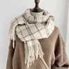 Écharpe en cachemire à carreaux de Scarve automne hiver vérifier Pashmina foulards chaud décontracté silencieux femme châle résistant au froid gland 231026