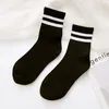 Frauen Socken 5 paar Vier Jahreszeiten Weiß Lauf Zwei Bar Gestreiften Student Skateboard Sommer Rohr Baumwolle Japan Harajuku