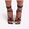 Sandales Chaussures à talons hauts Stiletto Fish Mouth Cross Strap Pendentif en métal Catwalk Femme