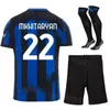 Équipe du club Inter Soccer Milan 10 Lautaro Martinez Maillots 20 Hakan Calhanoglu 2 Denzel Dumfries 9 Marcus Thuram 1 Yann Sommer Kits de maillots de football 2023 2024 Enfants Homme