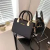 2023 Borsa a tracolla portatile versatile retrò classica atmosfera di texture avanzata da donna di design alla moda e alla moda