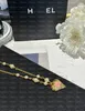 Ny designer halsband toppkvalitet kvinnor mode c bokstäver hänge halsband lyxhjärta älskar pärlhalsband kedja smycken tillbehör för dam med låda