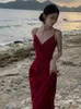 Casual Dresses French Retro Red Spaghetti Strap Birthday Split Long Dress Women Sexig Club Sleuppes Backless V-Neck Slim Party Evening