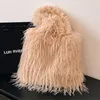 Kvällspåsar faux päls handväska kvinnor söt plysch tygväska casual fuzzy axel fluffig hobo päls armhåla vinter pendling