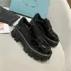 Designer Soft Cowhide Platform Sneakers gummi svart glänsande läder tjock rund tå sneakers tjocka sulskor storlek 35-40