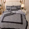 Preto luxo inverno rainha designer conjunto de cama carta padrão impresso veludo capa edredão folha com 2 pçs fronhas quente queen size moda edredons conjuntos