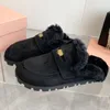 Autunno Inverno Nuovo tipo Pantofole Famose donne Designer Brand Lamiera metallica Baotou Mezze pantofole Vera pelle Testa tonda Peluche Suola morbida Antiscivolo Scarpe da donna