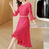 Casual Kleider Miyake Plissee Unregelmäßige Rüschen Mittellanges Partykleid Für Frauen Elegante Rose Rot Rundhals Dreiviertelärmel Schlank