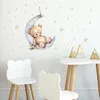 Adesivi murali Piccolo simpatico orsetto luminoso sulla luna Stelle Glow in Dark Decalcomanie per la camera dei bambini Baby Nursery Home Decor 231026