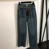 Taille haute femmes Jean droit pantalon avec chaîne taille ceinture Denim pantalon pour femmes brodé poche Design Jean pantalon