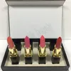 Maquillaje caliente Maquillaje de labios profesional Juego de lápiz labial mate 4 colores Labios cosméticos tubo negro 4 piezas / kit de alta calidad