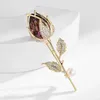 Broschen YYSuniee Elegante vergoldete Rose Brosche Pin für Frauen Blume Perle Corsage Kupfer Schmuck Anzug Kleidung Zubehör