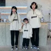 Famille correspondant tenues parent enfant vêtements d'hiver pour la mode épais sweats à capuche enfants zippé à capuche en peluche papa maman fils fille sweat 231027