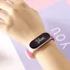 Zegarek ze zegarem elektronicznym LED LED wielofunkcyjny wodoodporny lekki wyświetlacz Duże cyfry kolorowe silikonowe pasma obserwacyjne Sportowa bransoletka