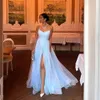 Abito da sera blu con spalline sottili con mantella con scollo a V senza maniche in tulle, abito da festa lungo, abiti formali con spacco laterale in tulle