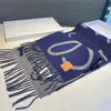 デザイナーのカシミアスカーフレターウールスカーフ女性ブランドジャキュードショールカウレザーラップメンクラシックショールズウォームラップソフトメススカーフ